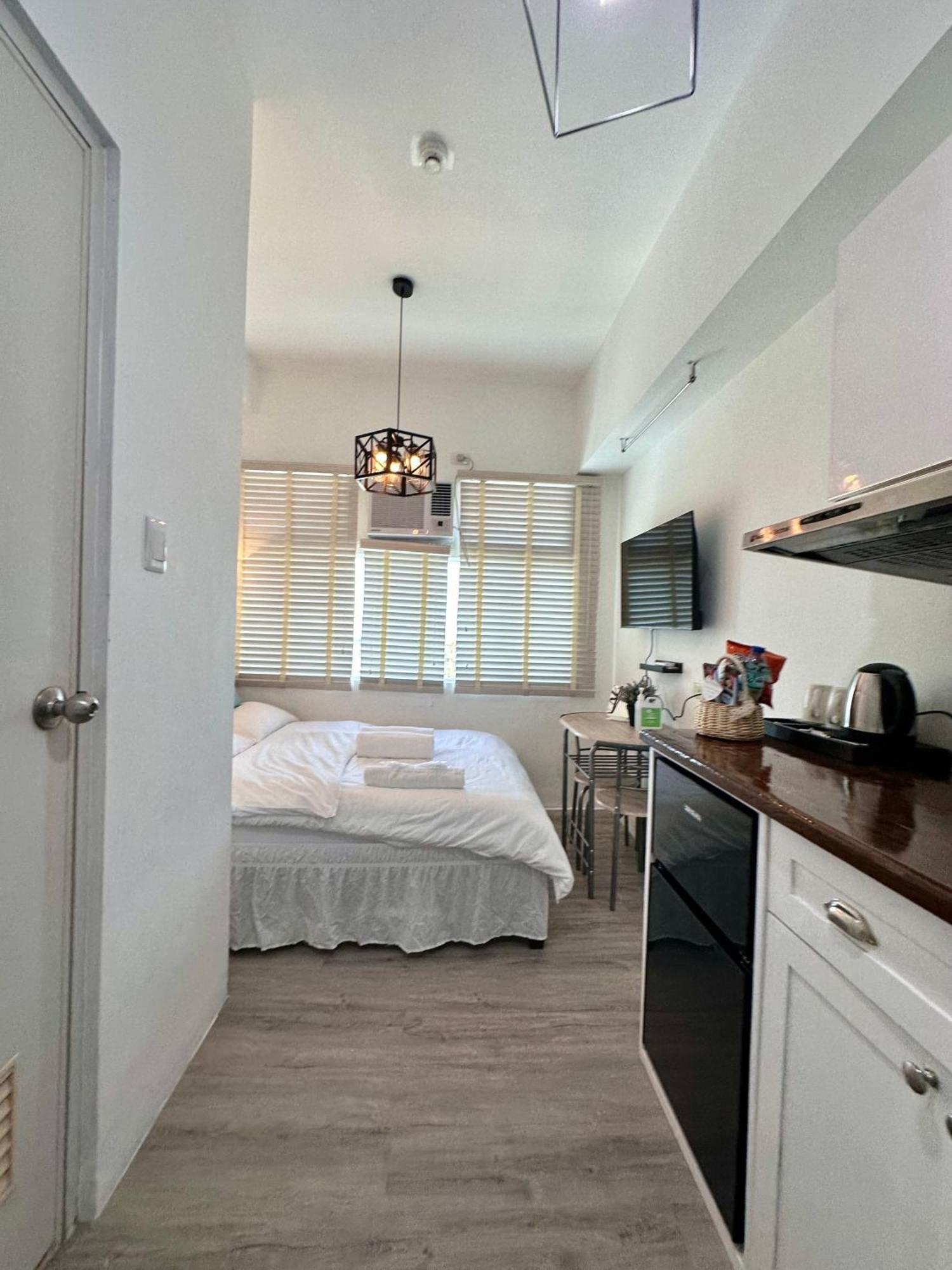 Studio One Condominium, Alabang - Bluu - Fiber Wi-Fi, Netflix-Ready Muntinlupa City Екстер'єр фото